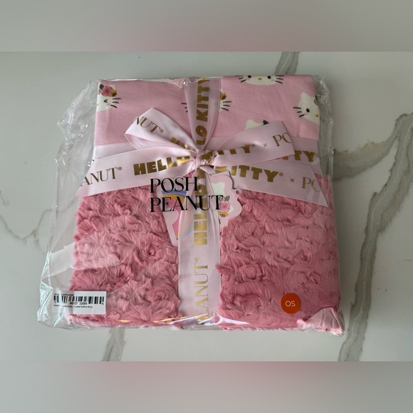 Posh Peanut Hello Kitty Minky Ruffled Luxette Patoo Blanket Pastel Pink NIB - Picture 2 of 9
